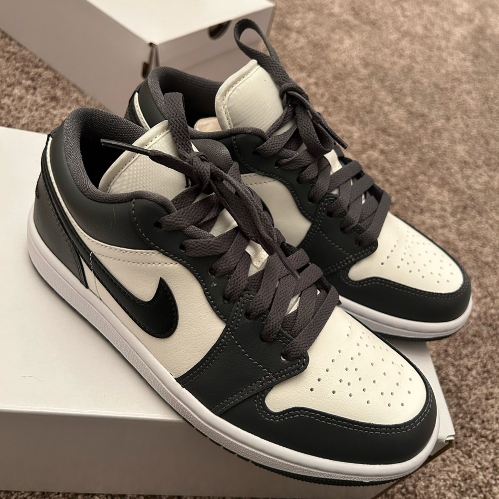 Women’s air Jordan 1 low